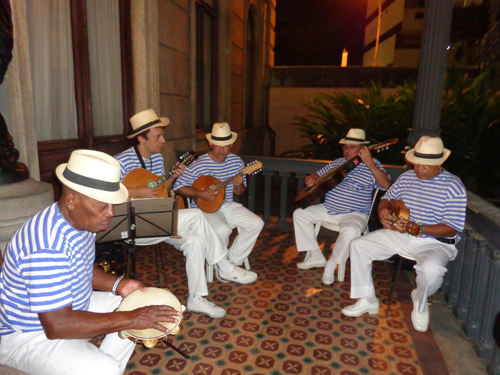 Haroldo-Grupo Sapeca Hélio (violão 7 cordas) Jurandir (pandeiro) Luciano (saxe) Márcio (bandolin) Deir (cavaco)