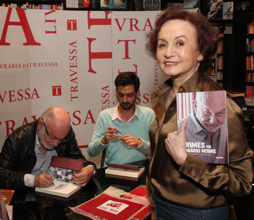 Silvio-autógrafos Silvio De Abreu e Raphael Scire com Joana Fomm