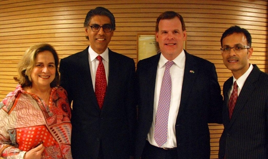 Hildegard Angel com o Embaixador Jamal Khokhar, o Ministro John Baird e o Cônsul-Geral Sanjeev Chowdhury