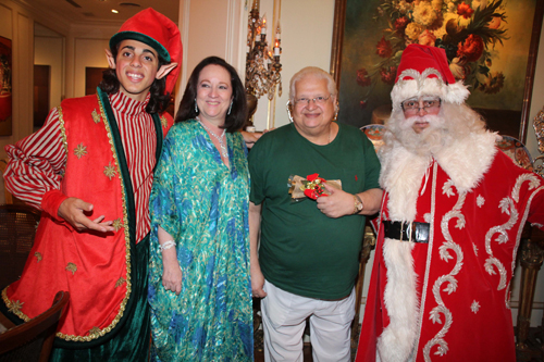 Serpa-Carlos Alberto e Beth Serpa com o duende e Papai Noel -  (52)