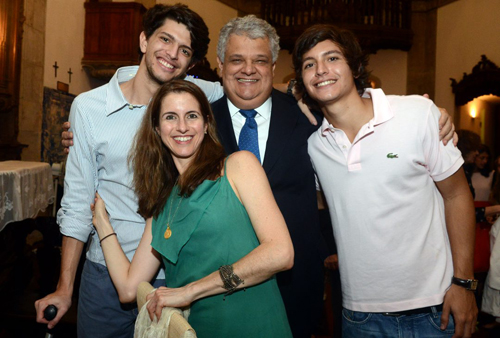 Viegas-DSC_2613   João Carlos Viegas e seus filhos Pedro e João com Isabel Viegas