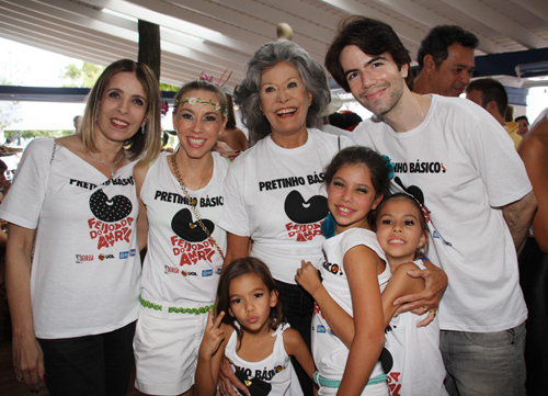 Amaral-Liege  Luiz e Gisela com Alessandra Amaral e as crianças  netas de gisela  Maria Julia  Mariana e Maria Fernanda