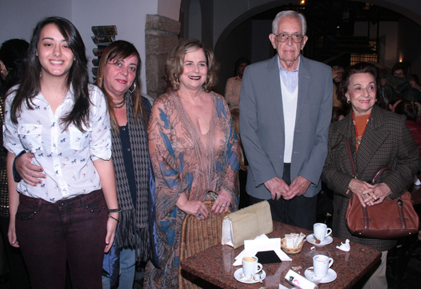 Hildegard Angel com a familia- Tio e Sobrinhas e a amiga Mimi Bueno Brandao