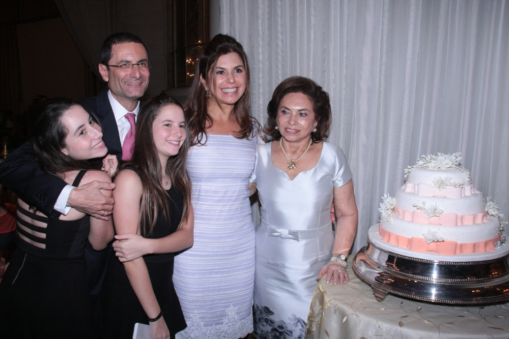 Cleuba Verri com a filha Raquel Shapiro e o genro Henrique Shapiro e as netas Rebeca e Thammy Shapiro (1)